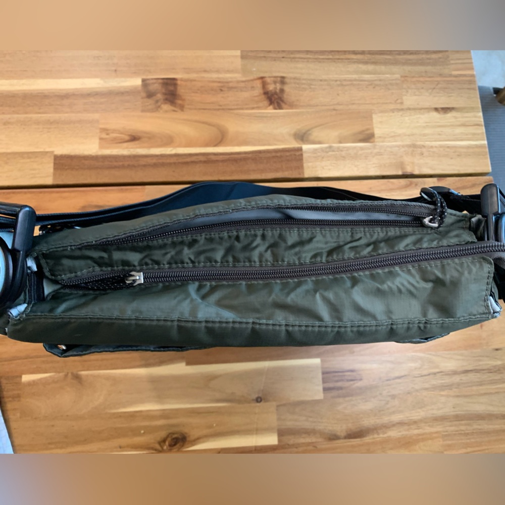 Columbia Diaper/ Messenger Bag| Hunter Green - Picture 4 of 16